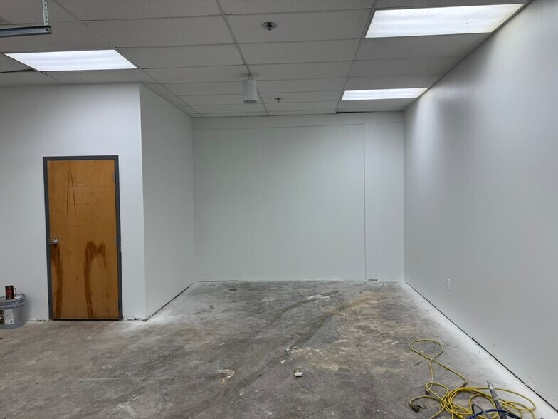 More Photos Of 10006-10056 W Florissant Ave, Saint Louis Storefront For Lease