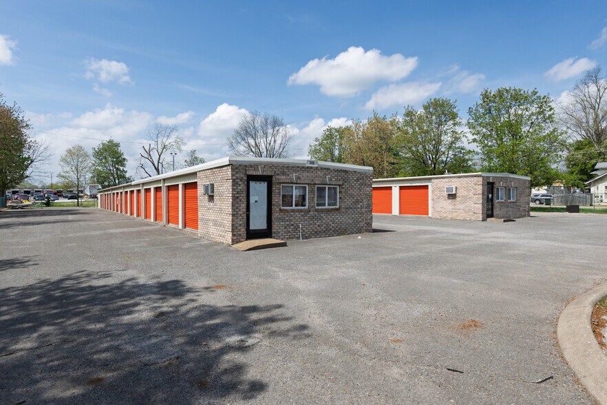 Primary Photo Of 380 N Water Ave, Gallatin Self Storage For Sale