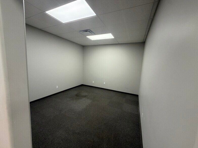 More Photos Of 11244 E 55th Pl, Tulsa Manufacturing For Lease