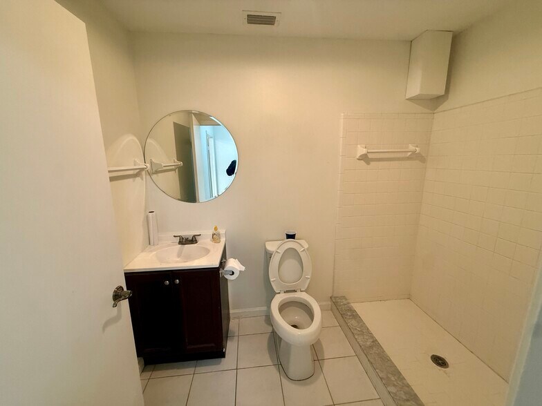 More Photos Of 1438 E Oak St, Fernandina Beach Service For Lease