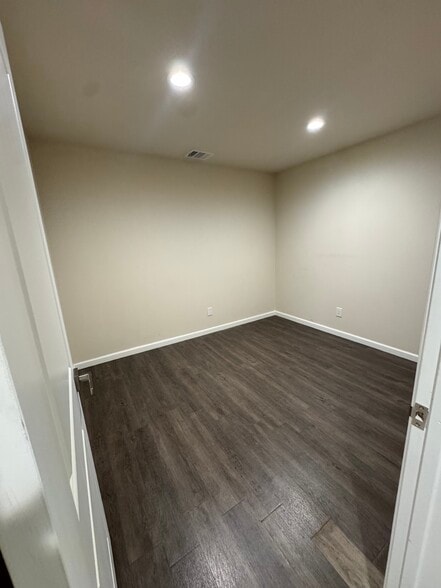 More Photos Of 314 Northridge Rd, Marble Falls Warehouse For Lease