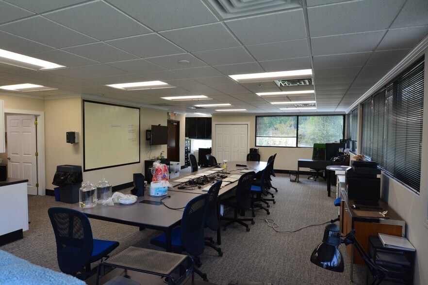 More Photos Of 519 Lancaster Ave, Malvern Office For Sale