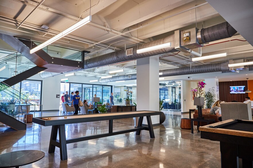 More Photos Of 880 Apollo St, El Segundo Office For Lease