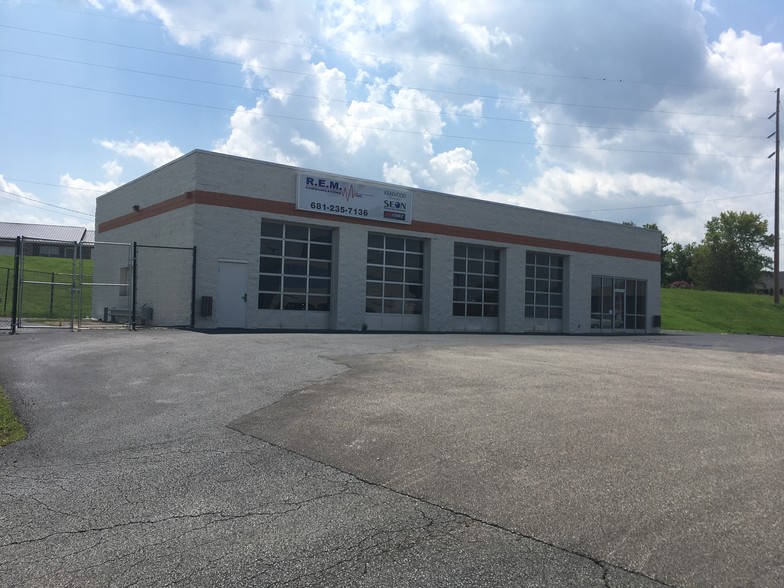 Primary Photo Of 3865 Teays Valley Rd, Hurricane Auto Repair For Lease