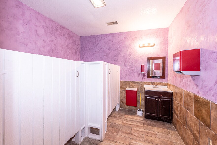 More Photos Of 8123 E Lamar Alexander Pky, Townsend Restaurant For Sale