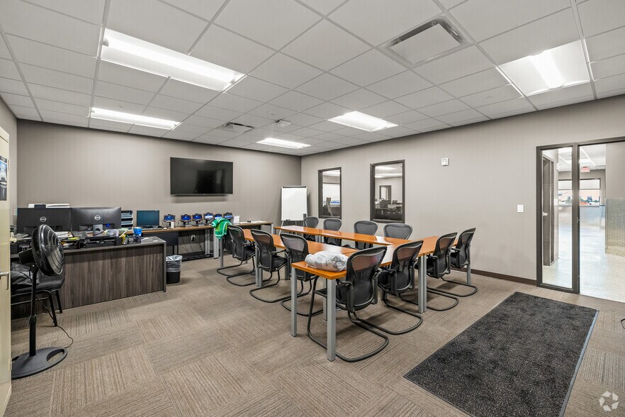 More Photos Of 3501 S Burleson Blvd, Alvarado Truck Terminal For Sale