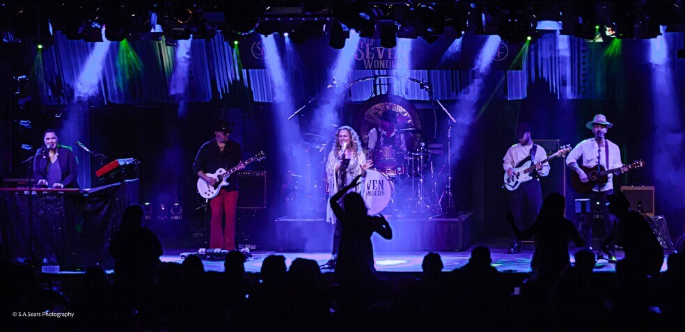 More Photos Of 63 Flansburg Ave, Dalton Flex For Sale