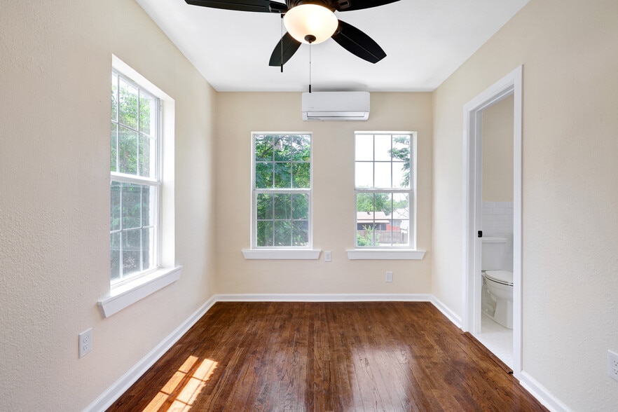 More Photos Of 834 W Russell Pl, San Antonio Apartments For Sale