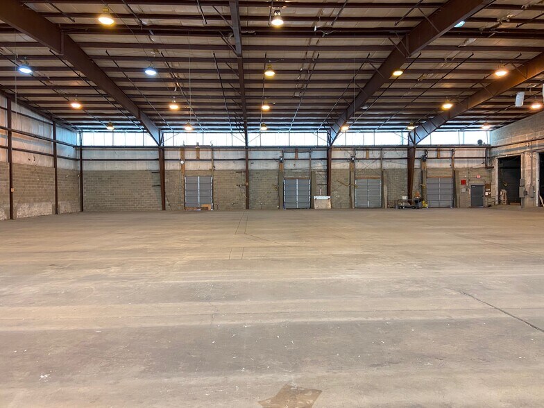 More Photos Of 204-216 S Lowry Ave, Springfield Warehouse For Sale