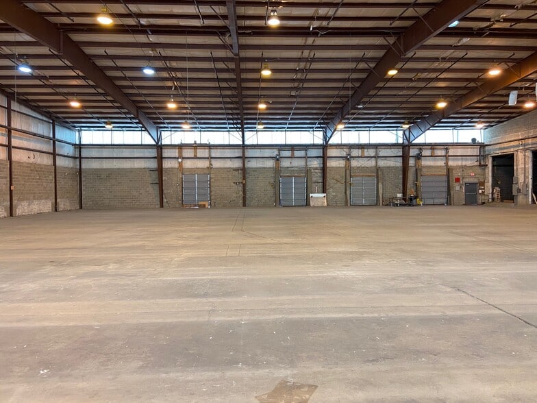 More Photos Of 204-216 S Lowry Ave, Springfield Warehouse For Sale