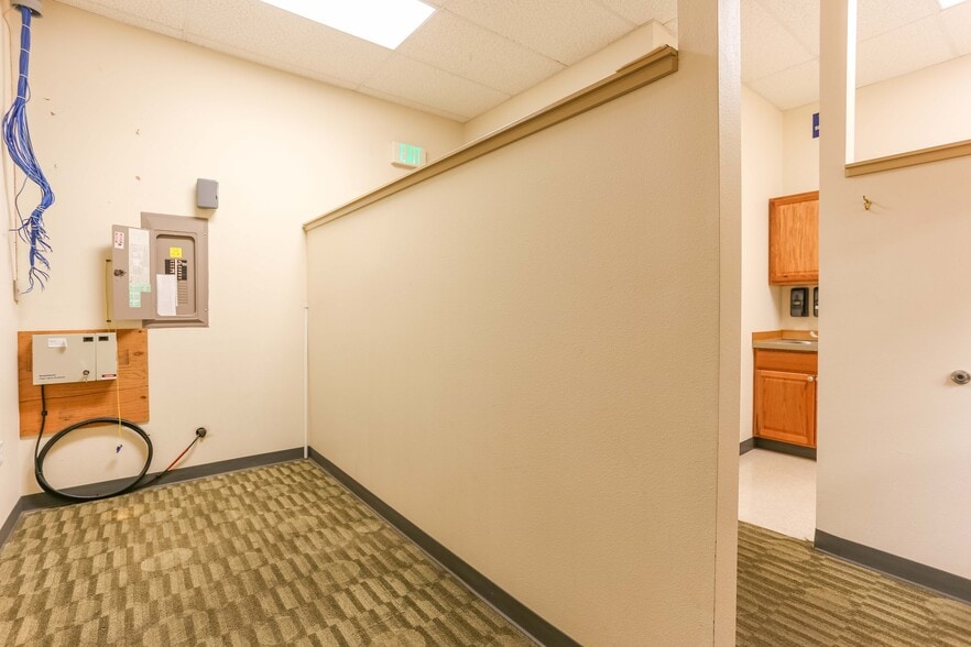 More Photos Of 2705 E Lincoln Ave, Sunnyside Unknown For Lease