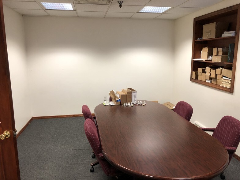 More Photos Of 100 Beecher Ave, Cheltenham Warehouse For Lease