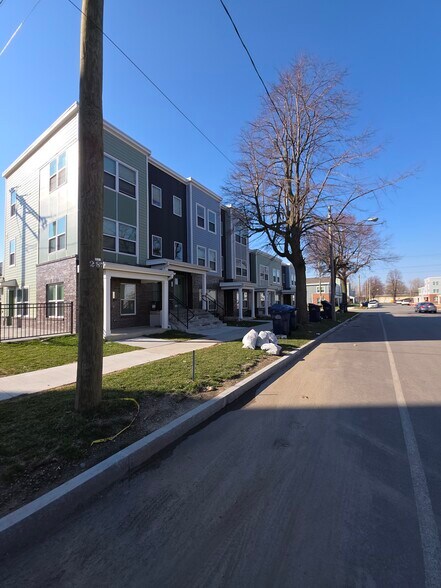 More Photos Of 450 S Park Ave, Buffalo Storefront Retail Residential For Lease