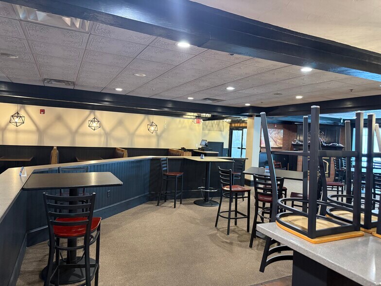 Primary Photo Of 249 Main St, Rutland Apartments For Lease