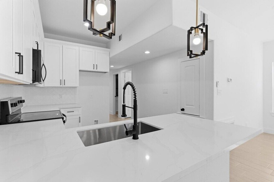 More Photos Of 428 Rhode Island st, Houston Apartments For Sale