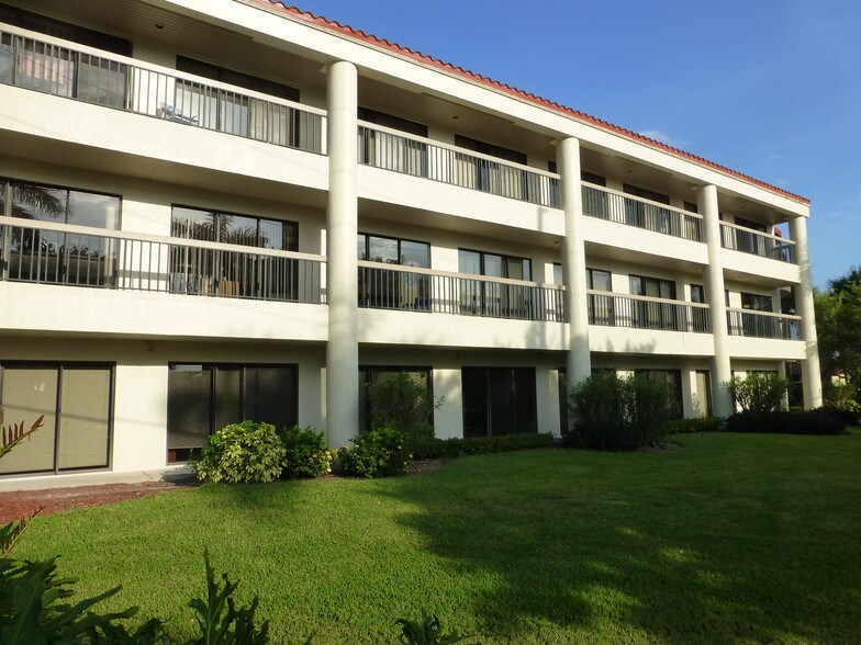 More Photos Of 801 Anchor Rode Dr, Naples Medical For Lease