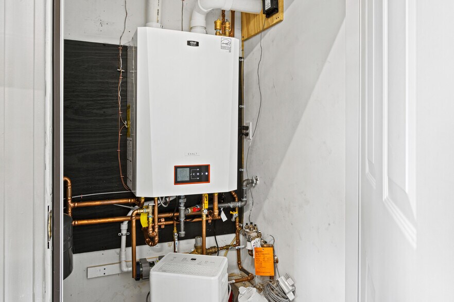 More Photos Of 2108 Broadway, South Portland Light Distribution For Sale