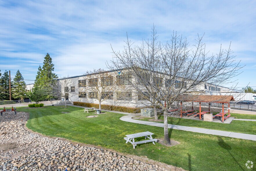 More Photos Of 4700-4940 Lang Ave, Mcclellan Manufacturing For Lease