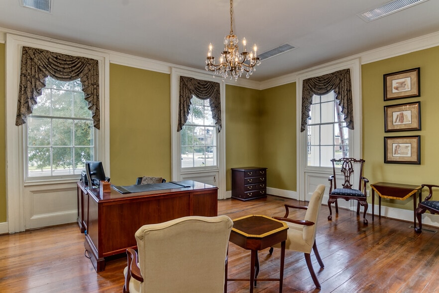 More Photos Of 2606 8th St, Tuscaloosa Office Residential For Sale