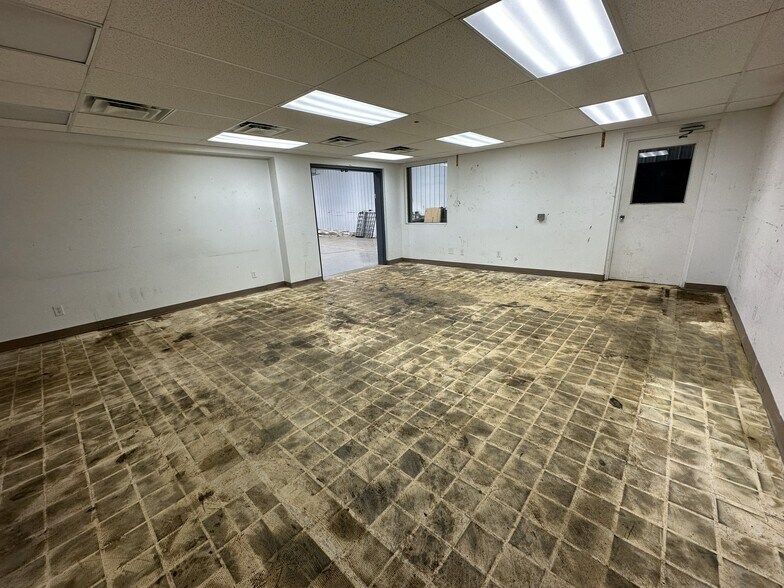 More Photos Of 8620 N County Road 25A, Piqua Showroom For Lease