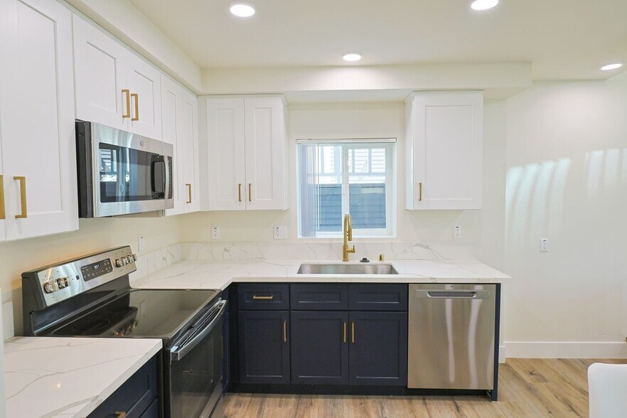 More Photos Of 1237 W 25th St, Los Angeles Apartments For Sale