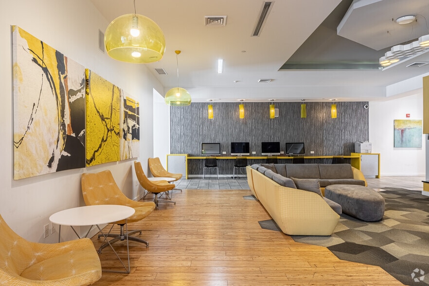 More Photos Of 165 W McMillan St, Cincinnati Apartments For Lease