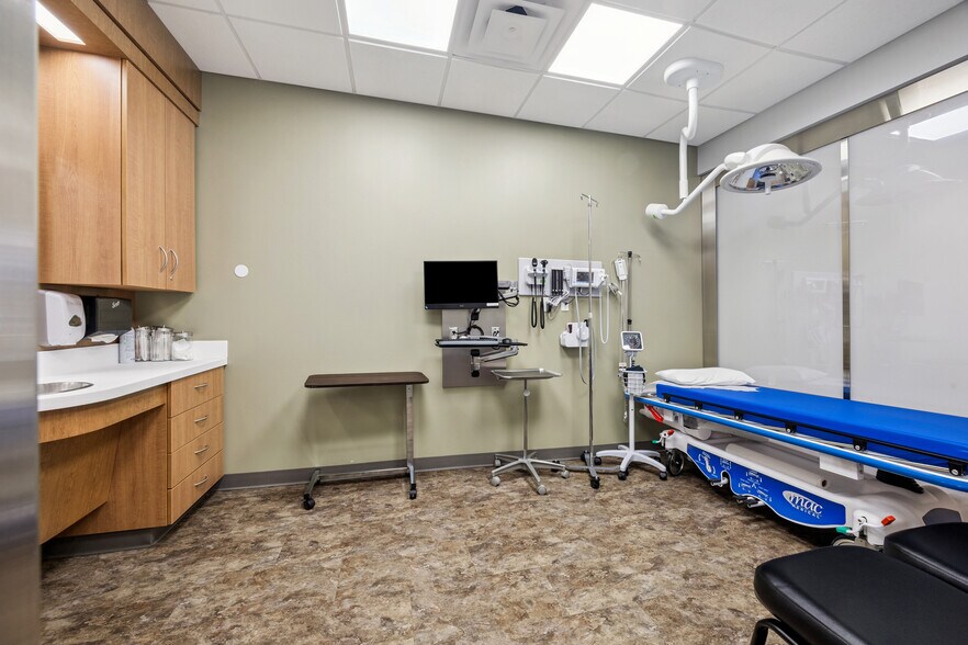 More Photos Of 1424 W Gray St, Houston General Retail For Lease