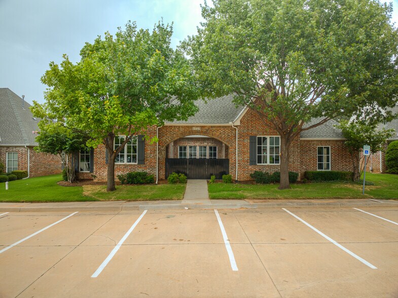 Primary Photo Of 1725 W 33rd St, Edmond Office For Sale