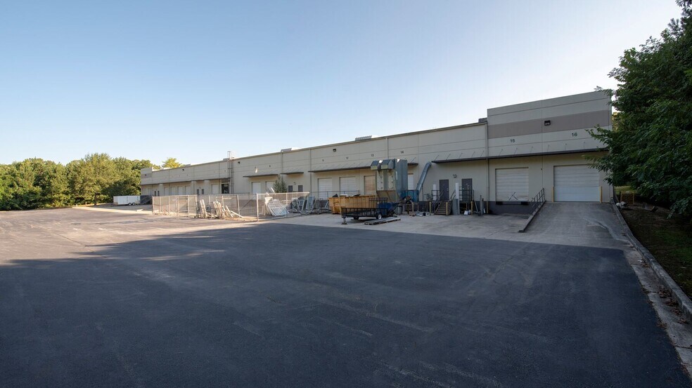 More Photos Of 1055 Big Shanty Rd NW, Kennesaw Warehouse For Lease