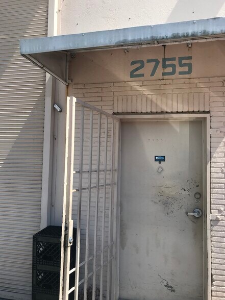 More Photos Of 2751-2755 NW 75th St, Miami Warehouse For Lease
