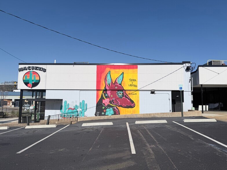 More Photos Of 3393-3437 Summer Ave, Memphis Storefront For Lease