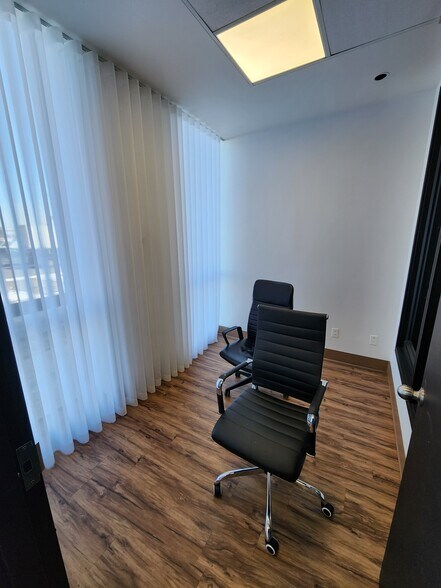 More Photos Of 2420-2440 Boul Industriel, Laval Storefront Retail Office For Lease