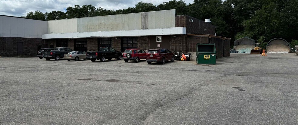 More Photos Of 100 Nashua Mall, Nashua Unknown For Lease