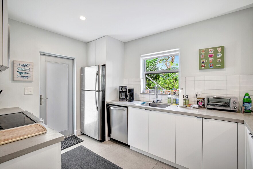 More Photos Of 625 NE 13th Ave, Fort Lauderdale Multifamily For Sale
