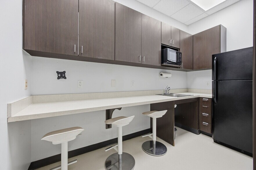 More Photos Of 4010 Sandy Brook Dr, Round Rock Medical For Sale