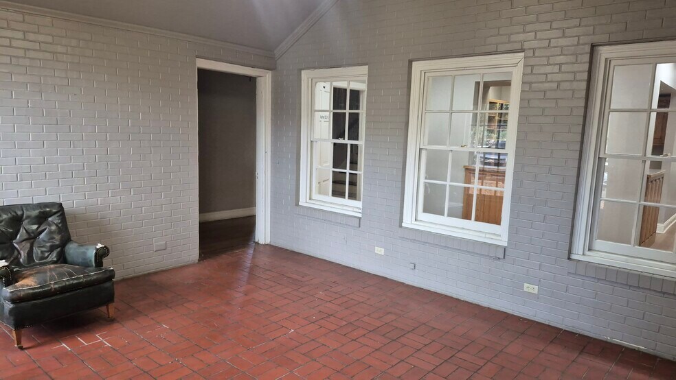 More Photos Of 1656 Malvern Ave, Hot Springs Office For Lease