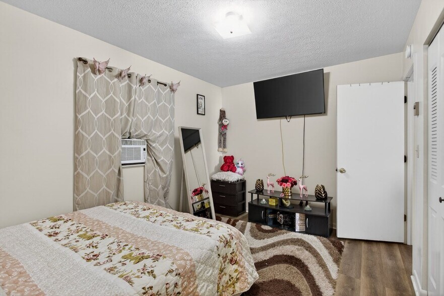 More Photos Of 990 Chicago Ave, Harrisonburg Apartments For Sale