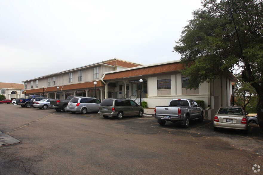 More Photos Of 1202 Lakeway Dr, Lakeway Office For Lease