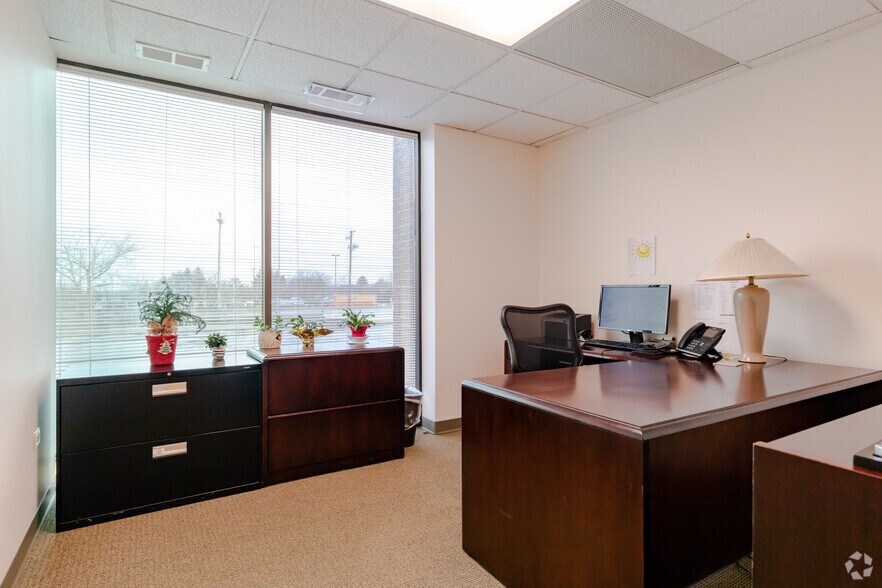 More Photos Of 799 Roosevelt Rd, Glen Ellyn Office For Lease