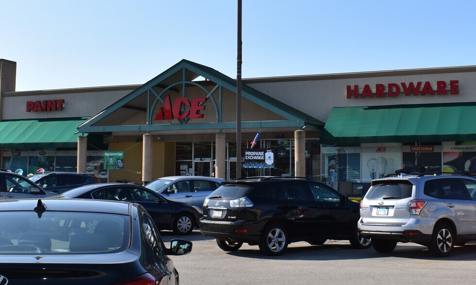 More Photos Of 1901-1975 Cherry Ln, Northbrook General Retail For Sale