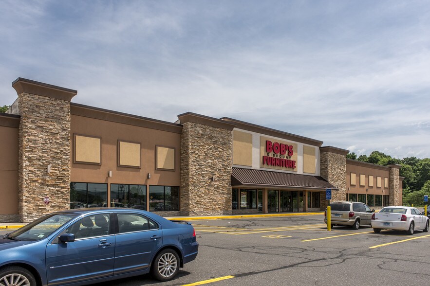More Photos Of 835-875 Queen St, Southington Unknown For Lease
