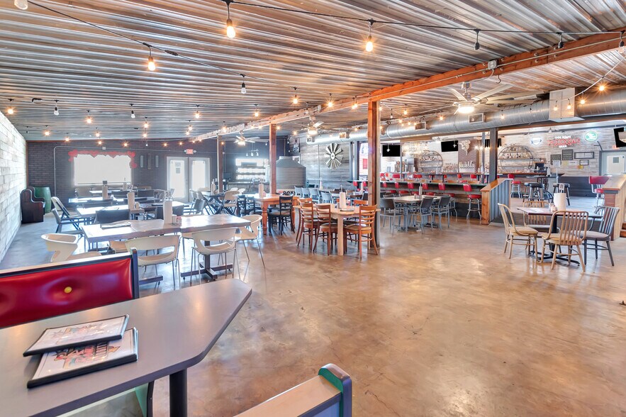 More Photos Of 321 Kolle Road, Inez General Retail For Sale