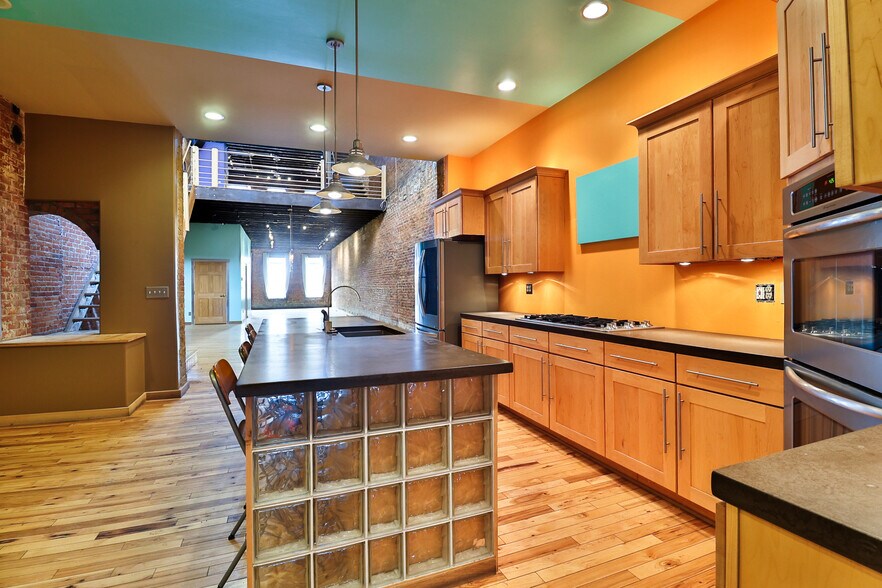 More Photos Of 102-104 W Columbus St, Kenton Office Residential For Sale