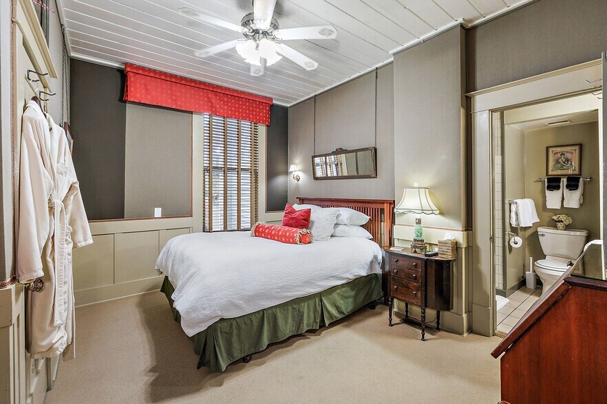 More Photos Of 455 N Oregon St, Jacksonville Hospitality For Sale
