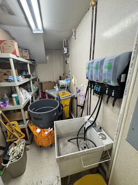 More Photos Of 105 W Calvin St, Deland Office For Sale