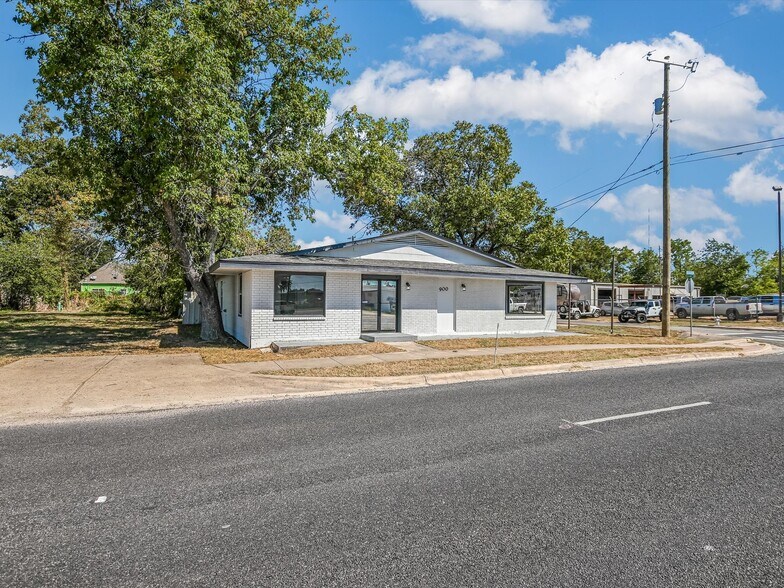 More Photos Of 900 W 2nd St, Taylor Office Residential For Lease