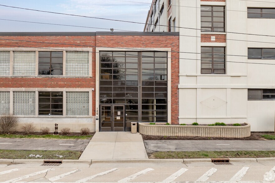 More Photos Of 120 E Clark St, Freeport Warehouse For Sale