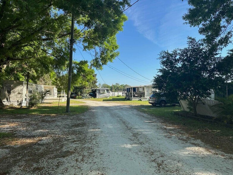Primary Photo Of 1025 W Socrum Loop Rd, Lakeland Manufactured Housing Mobile Home Park For Sale