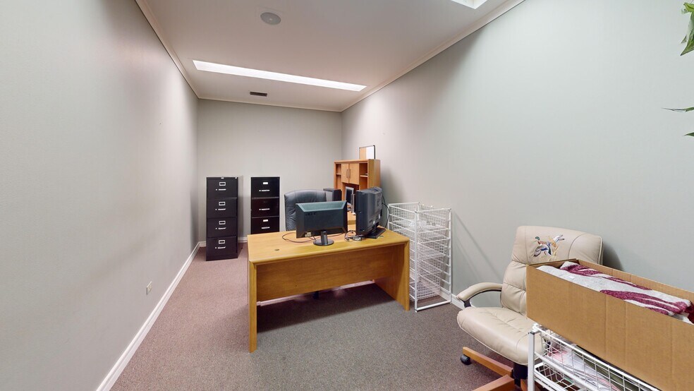 More Photos Of 110 N Main St, Henderson Office For Sale