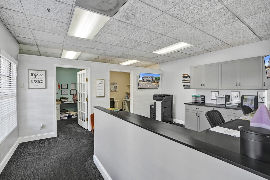 More Photos Of 1511 S US Highway 301, Tampa Office For Sale
